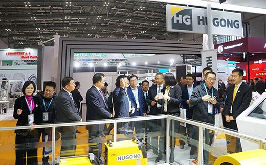 甘肃省天水市常务副市长莅临itb8888通博意大利CEA展位